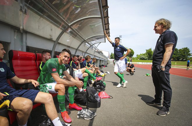 Olimpijin trener Safet Hadžić je šele v drugem polčasu dočakal dva gola. FOTO: Jože Suhadolnik