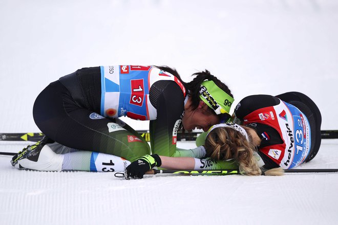 Slovenki v cilju nista mogli verjeti, kaj sta dosegli. FOTO: Lisi Niesner/Reuters