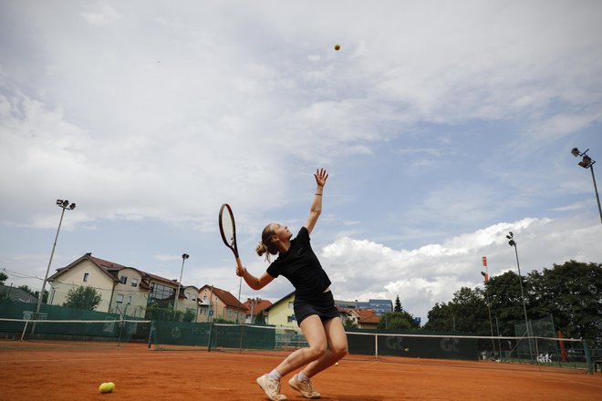 Ljubitelji tenisa so se zelo razveselili možnosti, da so se vrnili na igrišča. FOTO: Uroš Hočevar/Delo