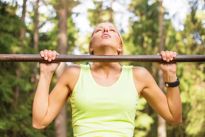 Roko na srce, vsako vedenje in navada lahko pripeljeta predaleč. FOTO:&nbsp;Shutterstock