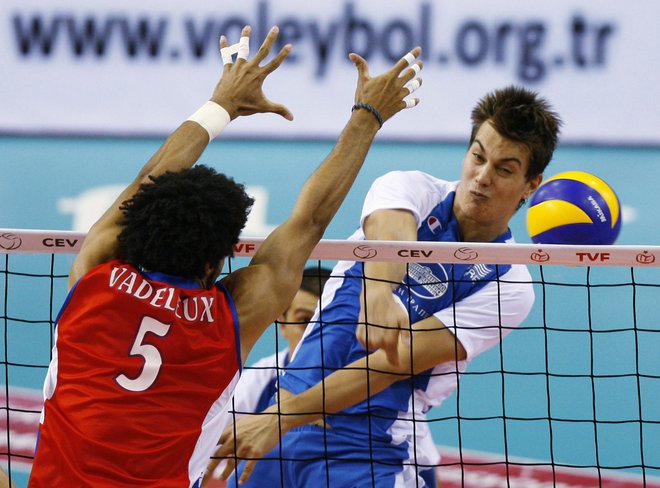 Kar 211 cm visoki korektor Mitar Đurić bo s svojimi izkušnjami pripomogel k še boljši podobi slovenskega serijskega prvaka ACH Volley. FOTO: Reuters