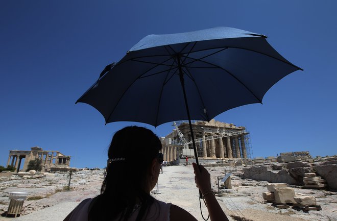 Turisti bodo lahko potovali po Evropi, a gotovo jih bo manj kot v preteklih letih, tudi v Grčiji. FOTO: Reuters