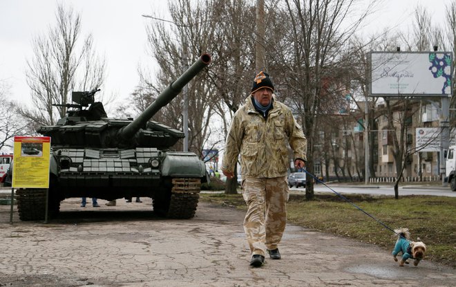 Zaradi pandemije so na jugovzhodu Ukrajine zamrli resni pogovori o reševanju krize. FOTO: Reuters