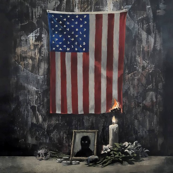 Sveča, ki na Banksyjevi podobi gori v poklon Georgeu Floydu, z ognjem načenja tudi simbol ZDA, državno zastavo. FOTO: @banksy Instagram/Reuters