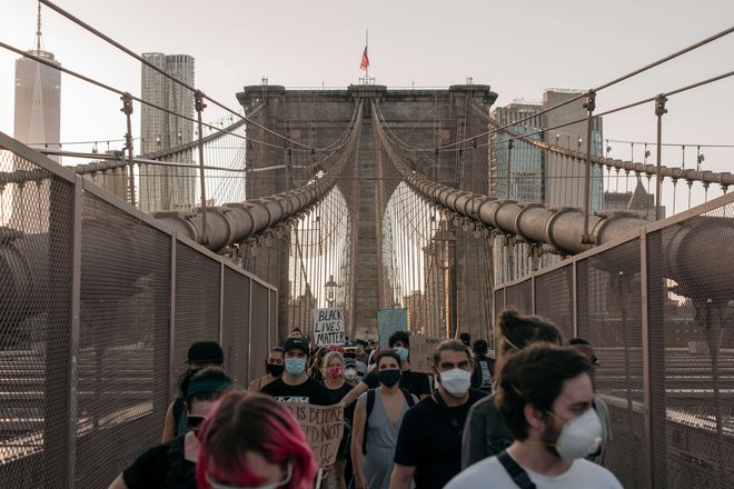 Protest na Brooklynskem mostu v New Yorku. FOTO: Scott Heins/Getty Images/AFP
