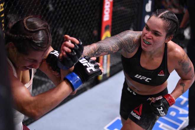 Amanda Nunes (desno) je v obračunu s Felicio Spencer upravičila vlogo favoritinje. FOTO: Usa Today Sports