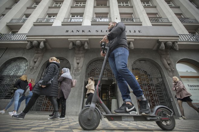 Banka Slovenije je dopolnila svoje marčevske makroekonomske napovedi. FOTO: Leon Vidic