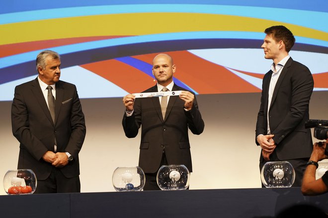 Predsednik tekmovalne komisije Božidar Đurković in norveški vratar Torbjörn Bergerud sta določila usodo Slovenije. FOTO: EHF/Eva Manhart Diener