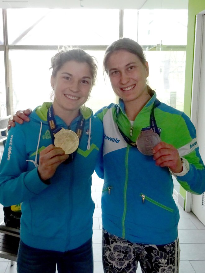 S sestro Anjo Štangar (desno), prav tako vrhunsko judoistko, se odlično razumeta. FOTO: Miha Šimnovec