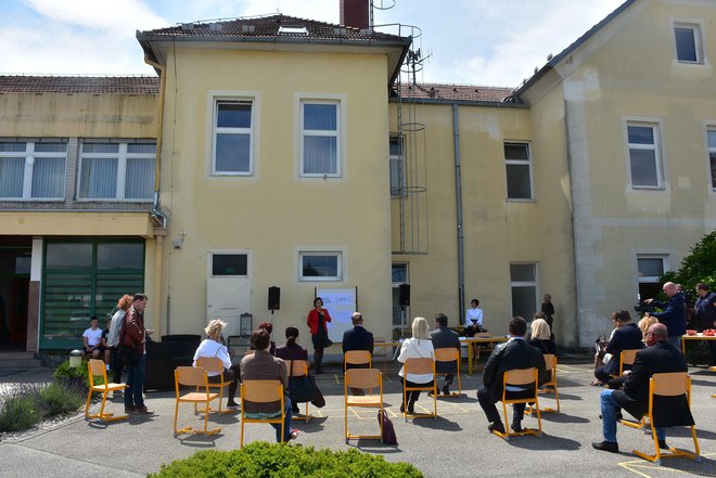 Podpis pogodbe za gradnjo vrtca. FOTO: Občina Brežice