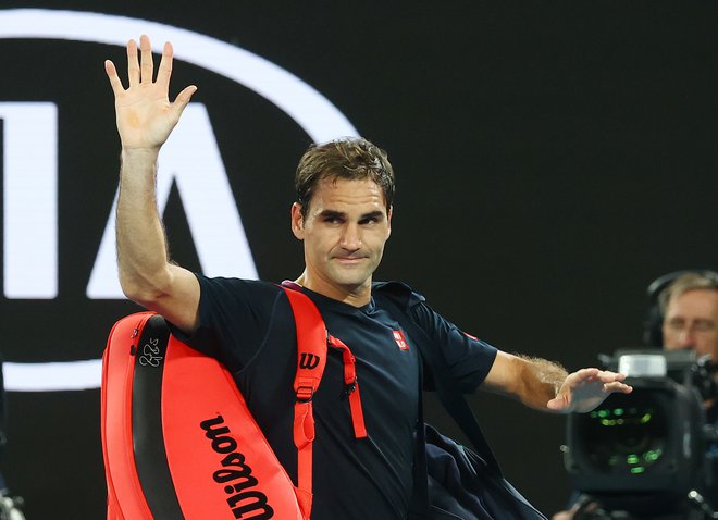 Zaradi artroskopije desnega kolena je zmagovalec dvajsetih največjih teniških turnirjev Roger Federer pomahal v slovo tekmovalnemu letu 2020. FOTO:&nbsp; Reuters