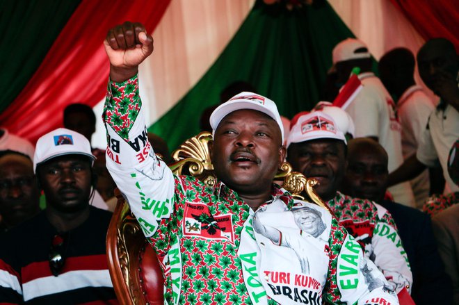 Na oblasti je bil od leta 2005 in čeprav od poletja ne bi bil več predsednik, bi Pierre Nkurunziza gotovo ohranil precej vpliva. FOTO: AFP