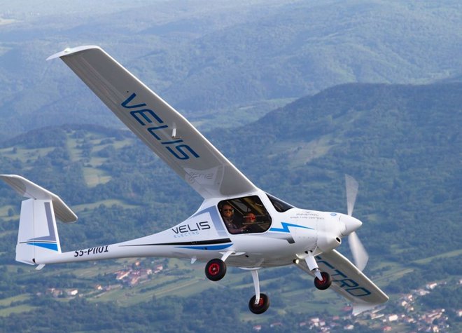 Velis Electro je dvosedežno letalo, namenjeno predvsem šolanju pilotov. FOTO: Pipistrel