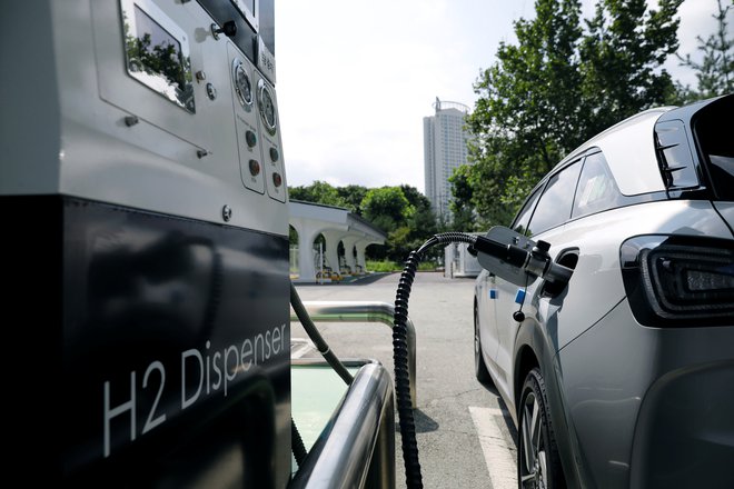 S cinkovimi oksidi v elektrolizi iz ogljikovega dioksida dobijo ogljikov monoksid in vodik, ki je tudi gorivo. FOTO: Kim Hong Ji/Reuters