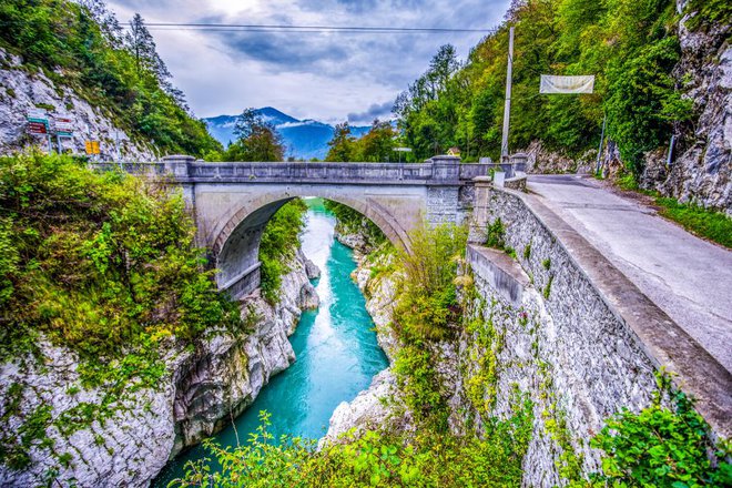 Njegov most je trden in mogočen kot Napoleonov most čez Nadižo, tam v Breginjskem kotu, pod Robidiščem. FOTO: Alexander Ugrin/Shutterstock