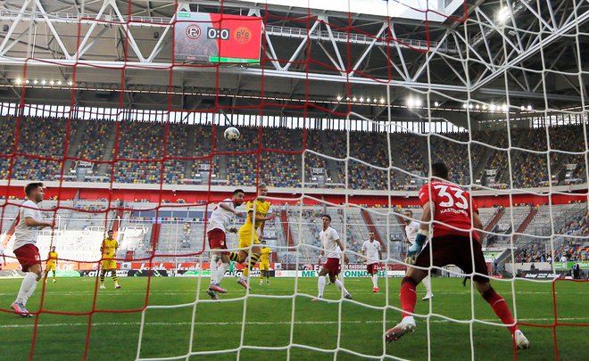 Erling Braut Haaland je zabil edini gol za Borussio. FOTO: Reuzers