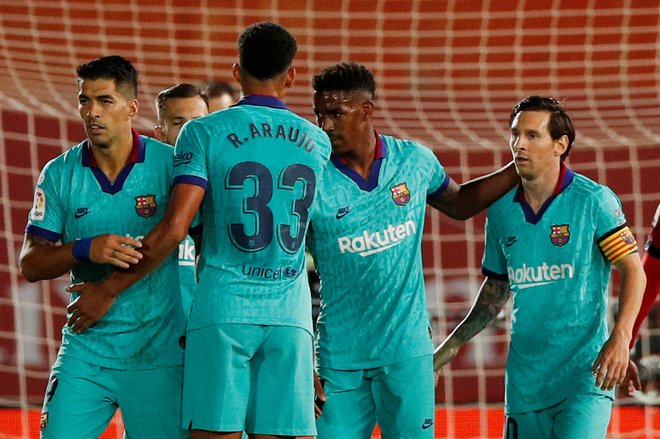 Barcelona je obrambo naslova začela z zanesljivo zmago na Mallorci, zadnji gol za 4:0 pa je dosegel Lionel Messi. FOTO: Reuters