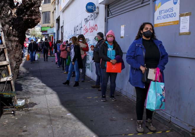 V Čilu bodo v dveh letih v okrevanje po pandemiji covida-19 vložili 12 milijard dolarjev. FOTO: Adriana Thomas Carballo/AFP