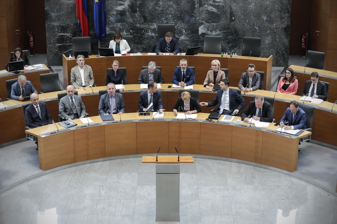 Vlada med poslušanjem poslanskih vprašanj. FOTO: Uroš Hočevar/Delo