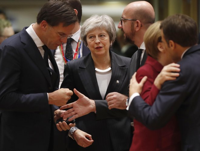 Britanska premierka Theresa May utegne postati tragična figura razprav o brexitu. FOTO: Alastair Grant/AP