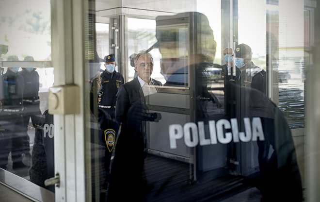 Anton Travner, generalni direktor policije, se je odločil za novo kadrovsko menjavo. FOTO: Blaž Samec/Delo