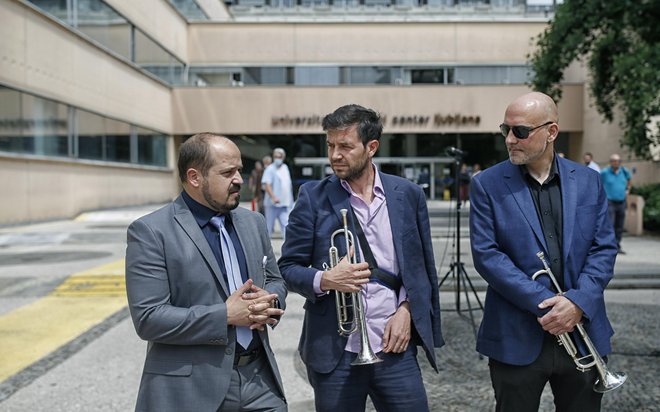 Koncert orkestra RTV Slovenije pred Kliničnim centrom. FOTO: Blaž Samec