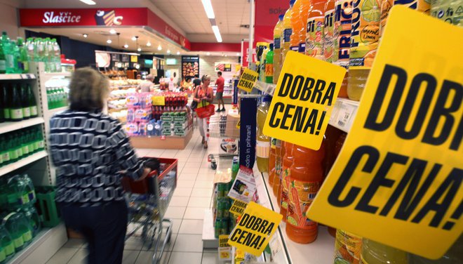 Slovenija je med državami, kjer se cene v povprečju najbolj nižajo v primerjavi z lanskim letom. FOTO: Matej Družnik/Delo