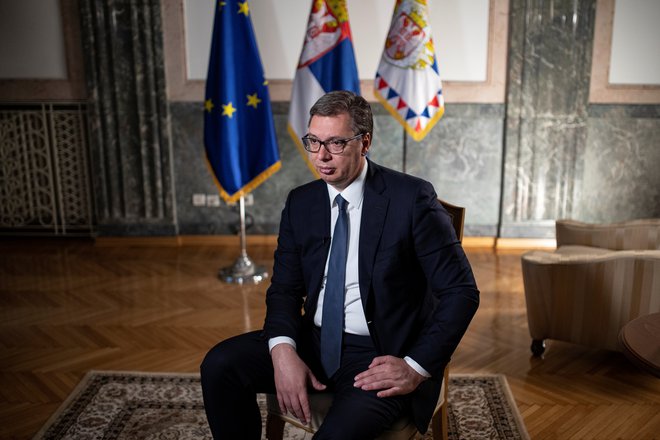 Ni treba biti strokovnjak za politični marketing, da vam predvolilni spot liste srbskega predsednika Aleksandra Vučića (AV) ne privzdigne vsaj ene obrvi, če ne še česa drugega. FOTO: Marko Djurica / Reuters