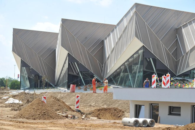 Tri leta po svetovni razstavi Expo v Milanu bo slovenski paviljon oktobra zaživel v novi vlogi na obali soboške gramoznice. Foto Natasa Juhnov