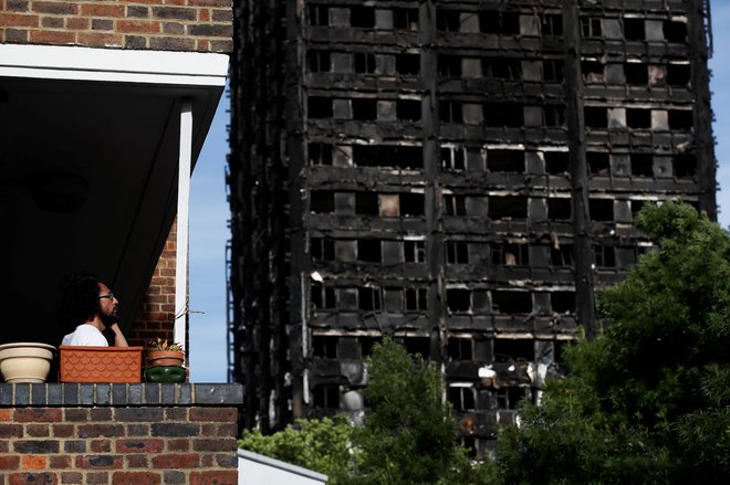 Zanemarjanje socialnih stanovanj, ki je zakrivilo smrt 72 ljudi v stolpnici Grenfell je po mnenju Benjamina Rozmana vse prej kot izjema. FOTO: Stefan Wermuth/Reuters