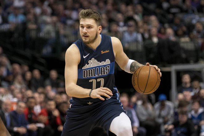 Tudi Luka Dončić pozorno spremlja dogajanje v ameriškem športu, saj se bo liga NBA nadaljevala 31. julija. FOTO: USA Today Sports