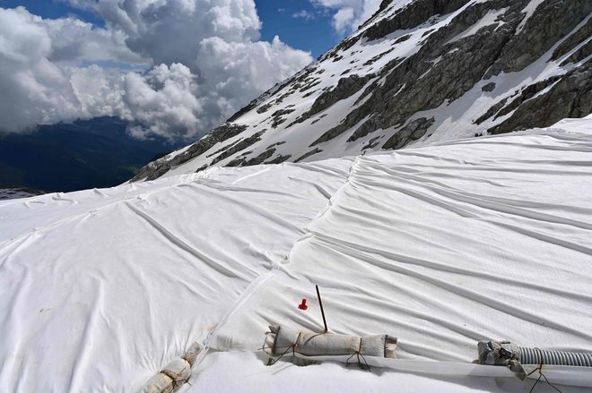 Ponjava na ledeniku Presena. FOTO: Miguel Medina/AFP