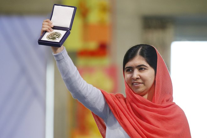 Malala Jusufzaj<strong> </strong>med podelitvijo Nobelovih nagrad leta 2014. FOTO: Reuters