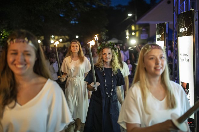 Lani je na Rožniku slavila šele tretja pisateljica v kresnikovi zgodovini, Bronja Žakelj z romanom <em>Belo se pere na devetdeset</em>.&nbsp;FOTO: Voranc Vogel/Delo