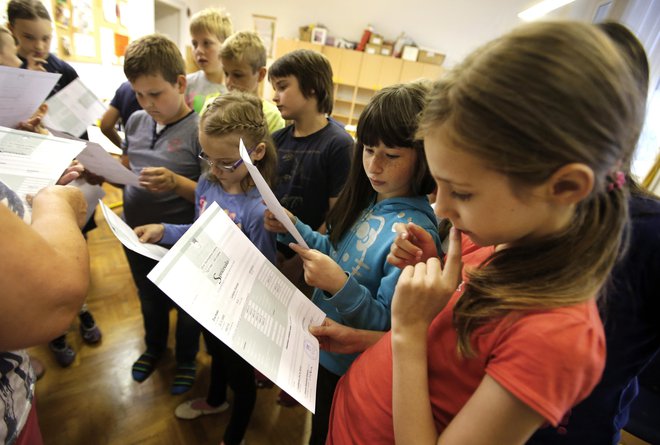 Jutri bo za okoli 260.000 šolarjev konec šolskega leta in torej dan, ko bodo dobili spričevala. Nekateri bodo veseli, drugi malo manj&nbsp;... Foto Matej Družnik