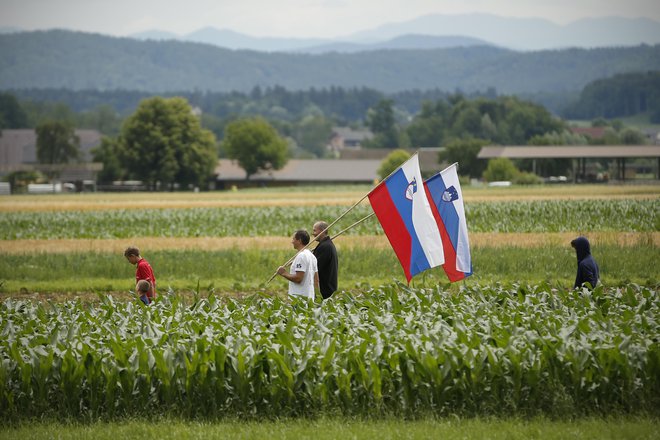 Šport in navijanje pri Slovencih lahko praktično edino odpravi delitve. FOTO: Jure Eržen/Delo