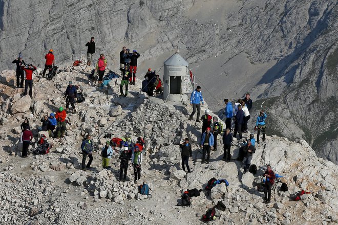 Konec tedna ne bodo čistili Triglava, čistili bodo bregova Save. FOTO: Matej Družnik/Delo