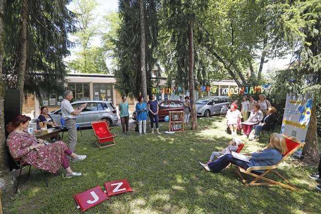 V Spominčici napovedujejo, da bodo v knjižnici pod krošnjami izvajali tudi zanimive in raznovrstne delavnice, ki bodo primerne za vse generacije. FOTO: Leon Vidic/Delo