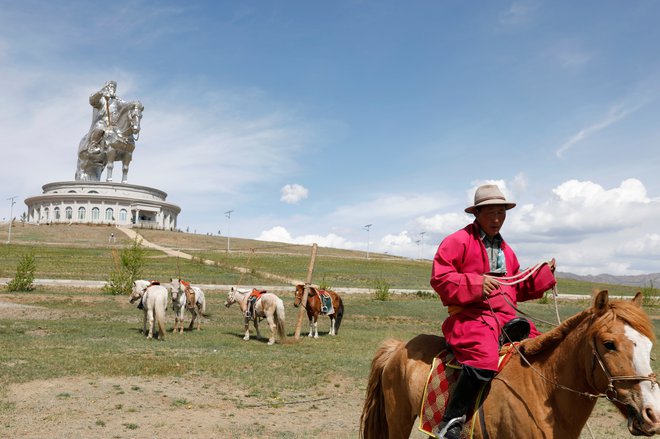 Veliki osvajalec Džingiskan je naučil Mongole, da si poenostavljajo življenje in se opirajo na svojo moč. To drži tudi med pandemijo. FOTO: Reuters