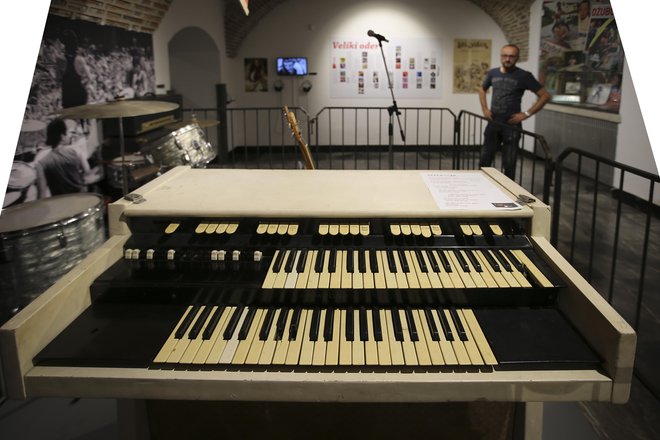 Klaviature znamke Hemmond je Ristovski kupil v Londonu od Steva Winwooda, člana skupine The Spencer Davis Group. FOTO: Jože Suhadolnik/Delo