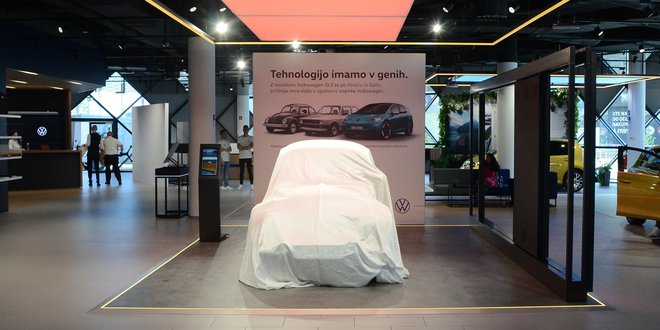 Volkswagnov center mobilne prihodnosti glavno zvezdo še čaka - električni VW ID.3 naj bi zamenjal hrošča, ki je zdaj pod pregrinjalom<br />
Foto Gašper Boncelj