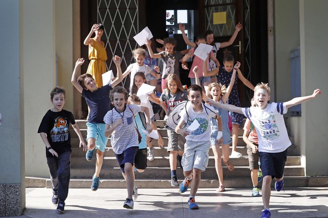 Epidemija je vse izmozgala. Počitnice potrebujejo vsi: od učencev do učiteljev in staršev. (Fotografija je simbolična.) FOTO: Leon Vidic/Delo