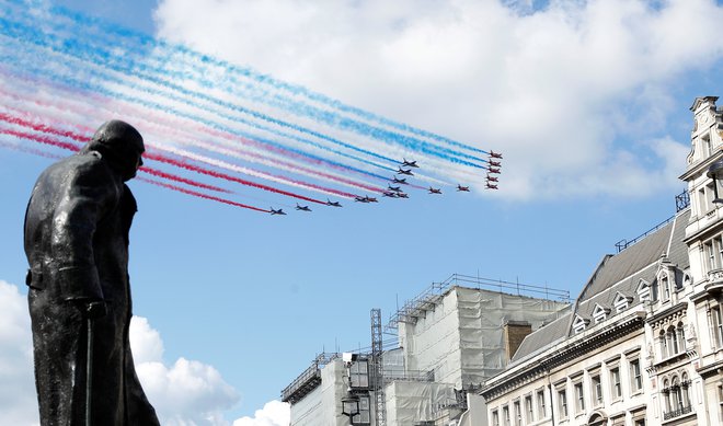 Kip Winstona Churchilla med nedavno obeležitvijo 80. obletnice znamenitega radijskega nagovora Charlesa De Gaulla, s katerim je Francoze iz izgnanstva v Londonu pozval k uporu proti Hitlerjevi Nemčiji. Foto: REUTERS/Peter Nicholls