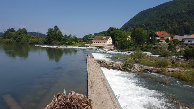 V Tacnu so mala hidroelektrarna, dve progi za kajak in kanu ter široka pot za ribe. FOTO: Borut Tavčar/Delo