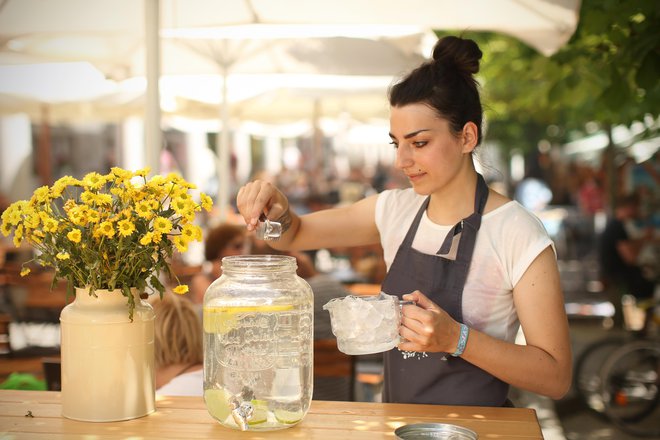 Letos je bilo v Sloveniji 16.000.000 nočitev. Na področju gostinstva in turizma je 10-odstotni porast produktivnosti. Foto Jure Eržen