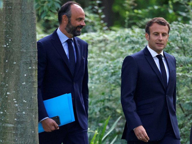 Predsednik Emmanuel Macron in predsednik vlade Edouard Philippe. FOTO: Christian Hartmann/Afp