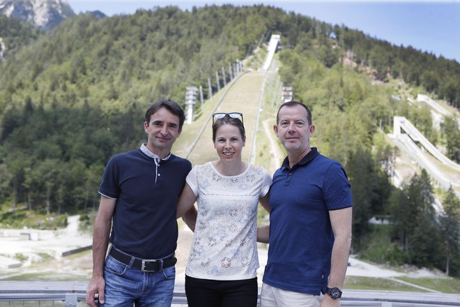 Franci Petek je bil v družbi Vesne Fabjan in Enza Smrekarja v soboto še kot direktor SZS, poslej pa bo vodil Zavod za šport Planica. FOTO: Leon Vidic/Delo