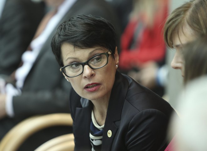 Alenka Bratušek bi na položaju slovenske komisarke rada videla Marto Kos, ki je v preteklosti delala z novo predsednico evropske komisije. FOTO: Jože Suhadolnik/Delo