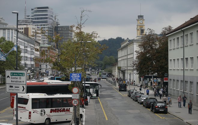 Javni promet najpogosteje uporabljajo dijakinje in dijaki. FOTO Blaž Samec/Delo