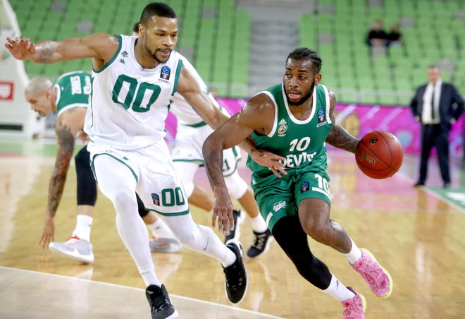 Codi Miller-McIntyre (z žogo) se je v minuli sezoni prikupil navijačem Cedevite Olimpije. FOTO: Roman Šipić